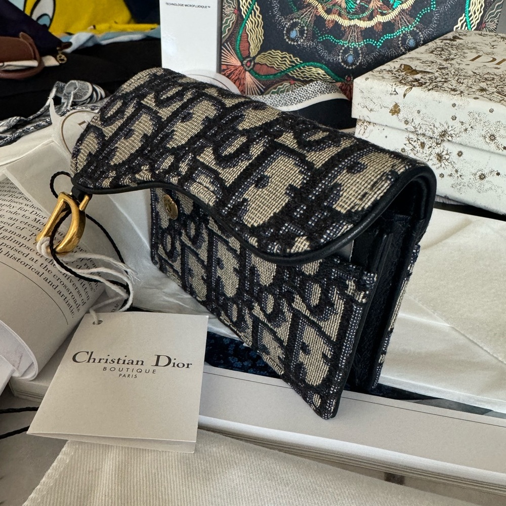 NWT-DIOR SADDLE FLAP CARD HOLDER. - Picture 1 of 16